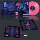 Der Text "Rave In Fire" und "Square One" ist sichtbar. Ein pinker Schallplattenspieler und Cover mit neonbeleuchteter Szene.