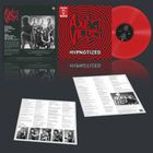 Vinyl mit rot-schwarzem Cover: "Axe Victims" und "Hypnotized". Dazu Textseiten und Schwarz-Weiß-Foto der Band.