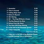 Eine Liste von 11 Songtiteln mit Laufzeiten vor einem blauen, welligen Wasserhintergrund.