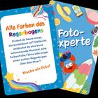 Zwei bunte Karten: Eine beschreibt die Suche nach Farben des Regenbogens. Die andere zeigt "Fotoexperte" mit Strandmotiven.