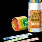 "Kennst du...? DIE DINOSAURIER. 80 LUSTIGE QUIZFRAGEN. Karteikarten zu Dinosaurierfragen ragen aus einer bunten Dose."