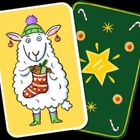 Ein Schaf in Mütze hält einen Weihnachtsstrumpf, daneben eine Karte mit Stern und Zuckerstangen.