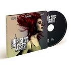 Die Texte „WIR SIND AM LEBEN“ und „DAS BERLIN MUSICAL“ erscheinen groß. Eine Frau mit roten Haaren ist zu sehen.