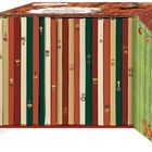 Adventskalender, Streifen in Grün, Rot und Beige mit Nummern von 1 bis 24. Verziert mit Herzen und Kerzen.