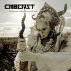 Der Text lautet "Emberst - The Venom In The Mouth Of God". Eine Figur in aufwendigem, kunstvollem Kostüm hält einen Stab.