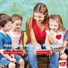 Don Bosco Verlag für Pädagogik. Eine Frau liest drei Kindern vor. Im Hintergrund eine grüne Tafel. Unten ein rotes Logo.