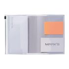 Der Text "MARK'S FOR YOUR LIFE DESIGN" erscheint zweimal. Sichtbar sind graues Papier, ein orangefarbener Zettel und ein weißer Umschlag in einer transparenten Mappe.