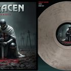 "Crusader" in Rot darunter ein Ritter auf knien mit Schwert, umgeben von Kreuzen, düstere Stimmung.