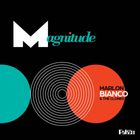 "agnitude" in Türkis neben großem "M". Zwei Kreise, türkis und rot, überlappen. "MARLON BIANCO & THE CLONES" in Weiß und Rot.