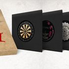 Zu sehen ist ein Set mit einem Cover, das "Bruce Robinson's Withnail and I" in roter Schrift zeigt. Daneben sind mehrere Schallplatten mit verschiedenen Motiven auf den Labels.