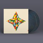 Zwei Schallplatten und ein Cover mit einem bunten, mosaikartigen Stern-Design; rechts unten kleiner, roter Text.