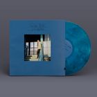 "NEATH BEAT JOE WEBB" steht auf einem blauen Cover mit Foto eines Mannes auf einer Treppe, daneben eine blaue, transparente Vinyl.