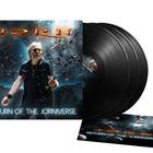 "RETURN OF THE JORNIVERSE" in hellem Text, Rockmusiker mit Mikrofon, Weltraumszene im Hintergrund, Vinylplatten.