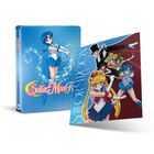 Sailor Moon R: Eine bunte DVD-Hülle mit Anime-Charakteren in blauen und roten Kostümen. Japanische Animation.