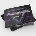 „WOLFMOTHER Rock Out“ in neonfarbenen Buchstaben, Retro-Design mit Gittermuster und Berglandschaft.