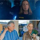 1. "Polizei" mehrmals auf Uniformen.
2. Personen an einem Billardtisch.
3. Frau mit Blumenstrauß im Freien.
4. Junge Frau in Uniform hält etwas.