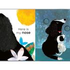 Links "Here is my nose", rechts "and a coat so dark". Illustrationen von Hunden mit roten Halsbändern.
