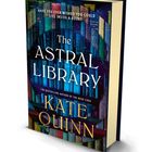 Buchtitel: "The Astral Library" von Kate Quinn. Hintergrund: Illustration von alten, dicht gedrängten Büchern.