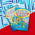 Zwei Bücher mit dem Titel "SCUBA CATS" und Illustrationen von Katzen in Taucheranzügen auf hellem Hintergrund.