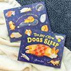 "The Art of How Dogs Sleep", "How does your pup catch their zzz's?", Illustration von schlafenden Hunden auf dunkelblauem Hintergrund.