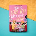 Buchtitel: "How to Love You When You're Gone". Illustration von zwei Personen in einem Retro-Diner.