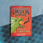 Cover eines Buches mit Texten: "How to Train Your Dragon School", "Fight of the Flamestrike", "Cressida Cowell". Ein Drache speit Feuer.