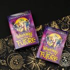 Cover des Buches „Which Way to the Future“ von Cressida Cowell. Darauf: Springende Figuren und futuristische Symbole.