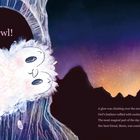 Text: "Owl! A glow was climbing over the mountains. Owl’s feathers ruffled with excitement... Her best friend, Moon, was coming." Illustration: Eule schaut aus Baumhöhle, Berge im Hintergrund vor Dämmerung.