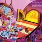 Ein Elf mit einem gestreiften Hut formt einen Lebkuchenmann aus bunter Masse. Ein Ofen im Hintergrund ist geöffnet.