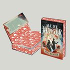 Buchtitel: "All We Hunger For". Autorenname: Anna Mercier. Zwei Figuren und Ornamente auf dem Cover. Innen rote Muster.