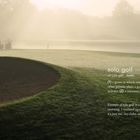 Text: "solo golf: a game played alone; an activity; the subject of a book." Ein Golfplatz im Nebel, ein Sandbunker, und eine Fahne.