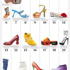 JUNI

"In difficult times, fashion is always outrageous." – Elsa Schiaparelli

1: Spiegel-Finish Metallic

2: Streifen und Herz Design

3: Metallische, smaragdgrüne Riemen

4: Lackplattform Stilettos

5: Schnürstiefel mit Muster

Farbe und ausgefallene Schuhdesigns für jeden Tag des Monats.