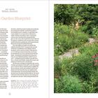 Text: "Gravel Garden Blueprint." Links Text über Gartenpflege. Rechts Foto eines üppigen Gartens mit Blumen und einem Pfad.