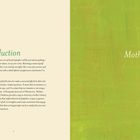 Links: "Introduction", Text über die Beziehung zur Mutter. Rechts: "Motherhood" vor grünem Hintergrund.