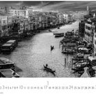 "Canale Grande", darunter Kalenderzahlen angeordnet. Schwarzweiß-Foto zeigt Kanäle und historische Gebäude in Venedig.