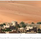 "Abu Dubai, Wüstendünen" steht links unten. Hintergrund: riesige Sanddünen. Vordergrund: traditionelle Festung mit Palmen.