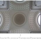 In der Mitte: "Dom Roskilde, Dänemark". Darunter eine kunstvolle Kuppeldecke mit symmetrischen Mustern und Fenstern.