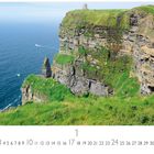 "Cliffs of Moher 1" zeigt steile, grüne Klippen am Meer mit einem runden Turm oben.