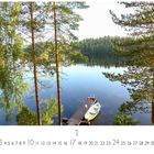 "Seenlandschaft" über einem friedlichen See; Bäume und ein Boot am Steg. Kalender mit Zahlen darunter.