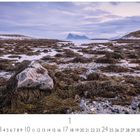 Zahlen 1–31 unten, "CASARES EDITION" links. Im Vordergrund Felsen, Algen; dahinter Wasser und schneebedeckte Berge.