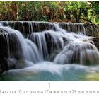 Kalender mit Zahlen 1 bis 31. Casares Edition. Im Hintergrund ein mehrstufiger Wasserfall inmitten von üppiger Vegetation.