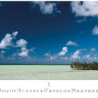 Text: "Cayo Blanco", "CASARES EDITION". Im Vordergrund klarer Strand und ruhiges Wasser, darüber blauer Himmel mit Wolken.
