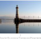 "Lindau" und Zahlen 1-31 in einer Reihe. Kalendersymbolik mit Hafen im Vordergrund, flankiert von Löwe und Leuchtturm.