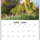 Juni 2027 Kalender; Ruinen einer Burg auf grasbewachsenem Felsen am Meer; detaillierte, sonnige Landschaft.