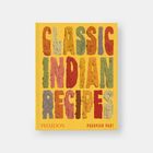 Text: "Classic Indian Recipes". Gelbes Buchcover mit bunten, strukturierten Buchstaben.