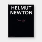 Text: "HELMUT NEWTON" oben in Weiß, "one off" in Rosa darunter. Schwarzer Hintergrund, minimalistisches Design.