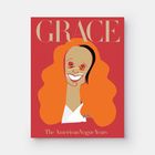 „GRACE“ oben, „The American Vogue Years“ unten. Illustration eines Gesichts mit großem roten Haar und breitem Lächeln.