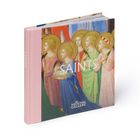 "SAINTS" und "THE NATIONAL GALLERY" stehen auf dem Buch, das eine religiöse Illustration von sechs Heiligen mit Heiligenscheinen zeigt.