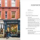 Inhaltsverzeichnis: Einführung, Fototipps, Nachbarschaften. Monocle-Geschäft mit gestreifter Markise, Mann läuft vorbei.