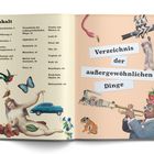 Links Inhaltsverzeichnis, rechts „Verzeichnis der außergewöhnlichen Dinge“ mit surrealen Collage-Elementen.